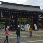 古歌を唱えて輪くぐり神事　竈山神社で夏越の大祓式